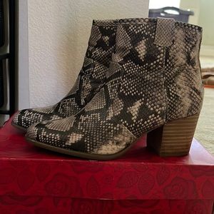 Carlos Santana Rowan boots size 8